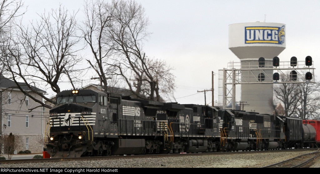 NS 8371 leads train 351 on a dreary morning